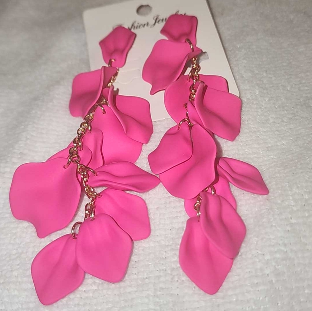 Post Earrings, fashion, Soft fushia With gold drop Chains of 4.25 in. NWOT